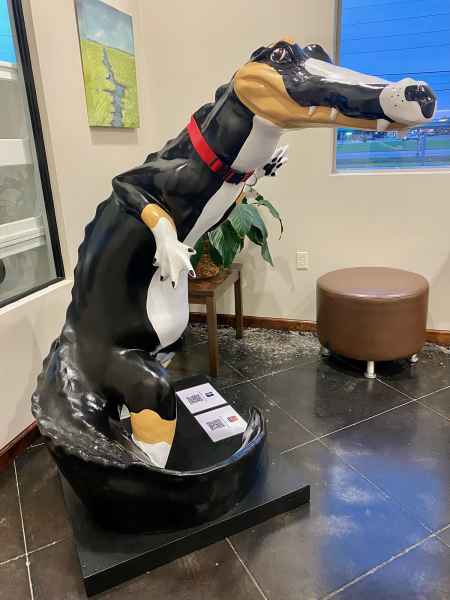 Statue of a white and black crocodile